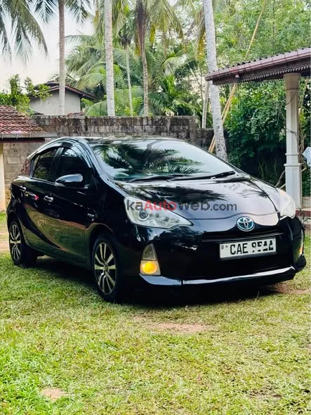 Toyota Aqua 2013 / 2015 photo 4 in Nittambuwa, Gampaha