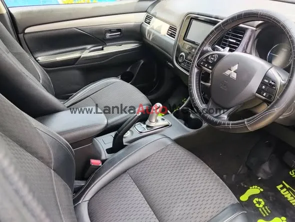Mitsubishi outlander PHEV 2013