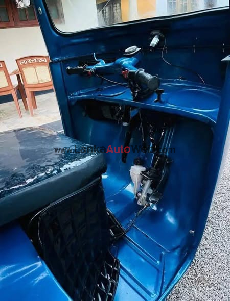 Brand /model bajaj RE 2 stork