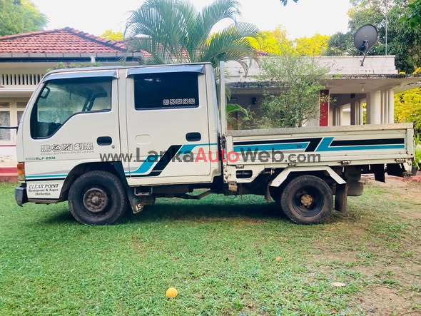 Isuzu ELF Crew-cab