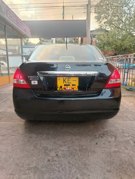 Nissan Tiida 2007/2010 car