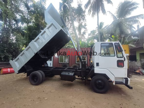අමතන්න :                 0724584404