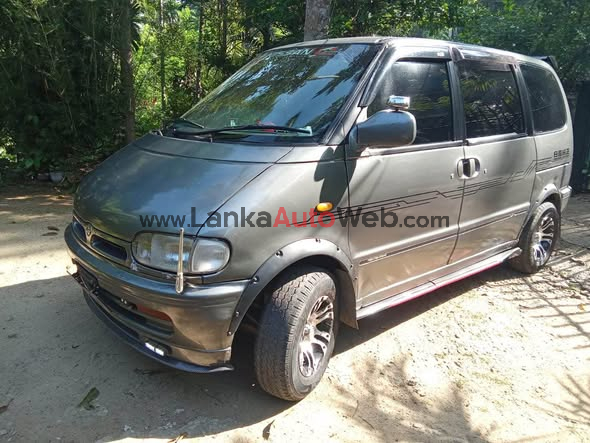 Nissan Serena 57-XXXX.
