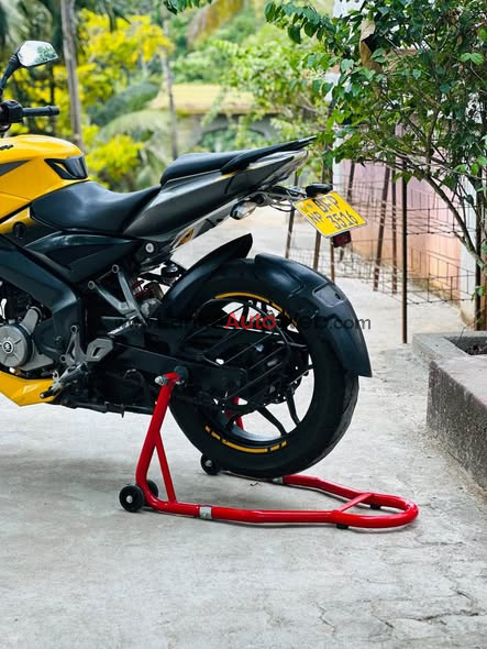 Pulser  NS 200cc