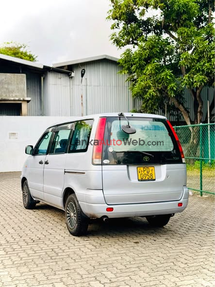 Toyota Noah CR40 Turbo 