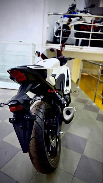 Yamaha YZF -R25 අලුත්ම bike එක ඉක්මනින්ම විකුණනු ලැබේ . 