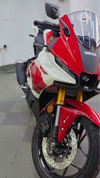 Yamaha YZF -R25 අලුත්ම bike එක ඉක්මනින්ම විකුණනු ලැබේ . 