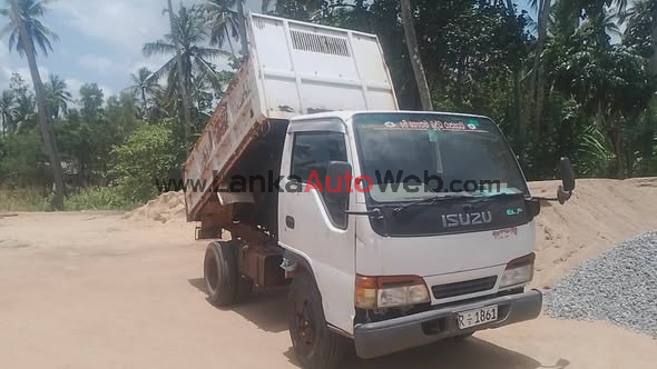 ඉසුසු 01 කියුබ් ටිපර්