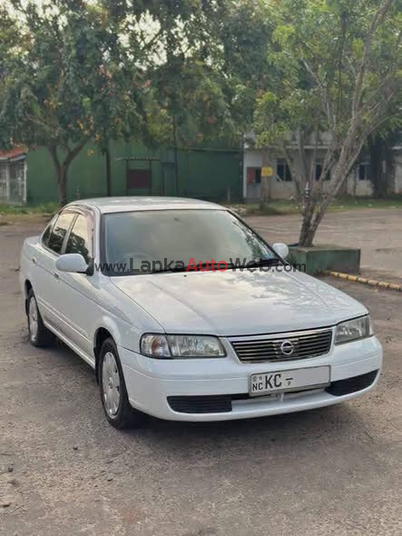 Well-maintained Nissan FB15 in excellent running condition.