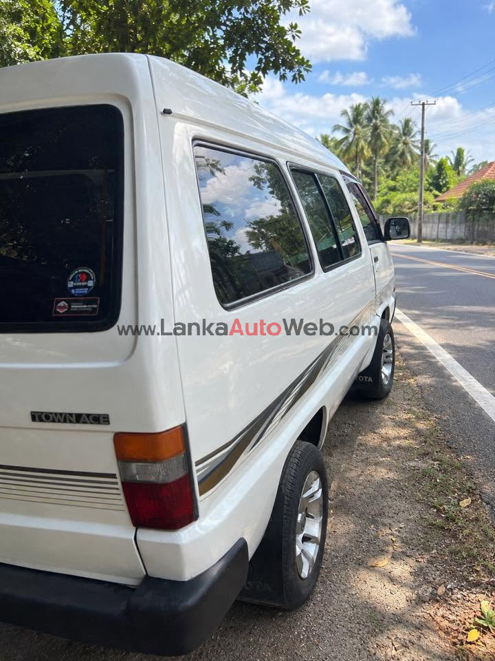 Toyota TownAce Van