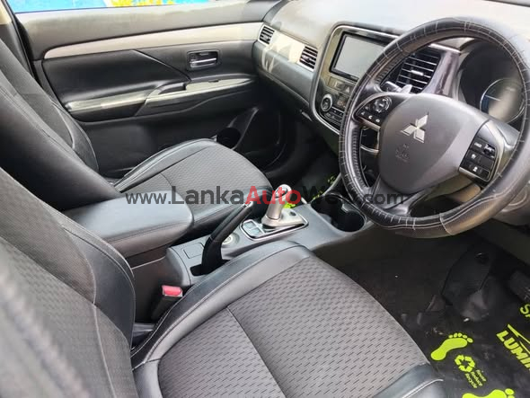 Mitsubishi outlander PHEV 2013