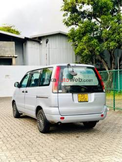 Toyota Noah CR40 Turbo 
